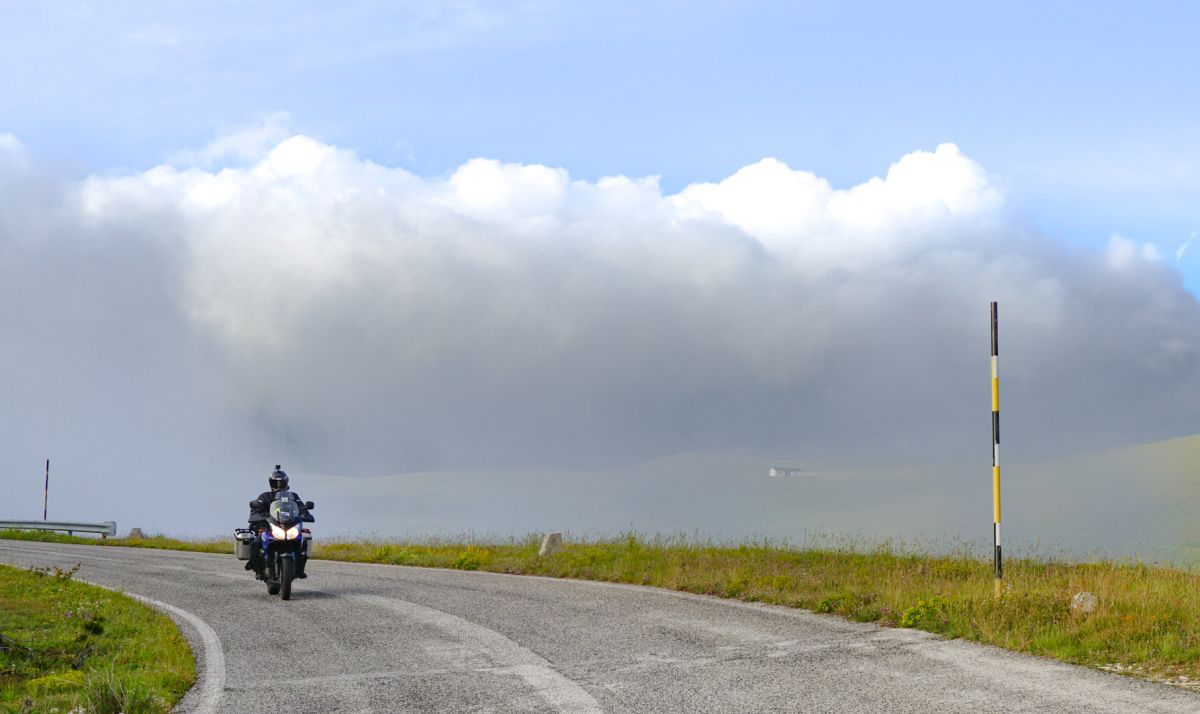 (SS17Bis) Assergi - Campo Imperatore – Strada Panoramica percorso moto – Foto 1