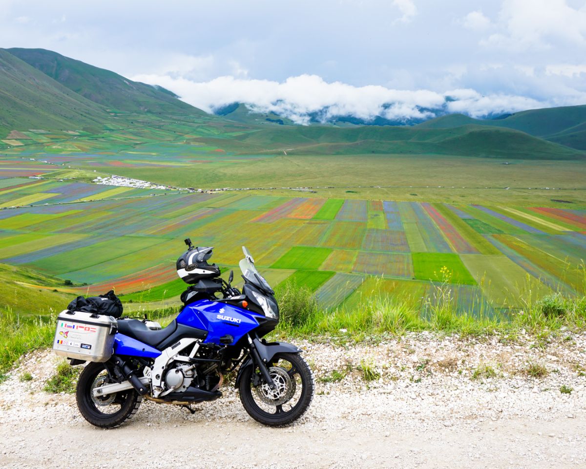 (SP477) Pian Grande di Castelluccio di Norcia – Strada Panoramica percorso moto – Foto 2