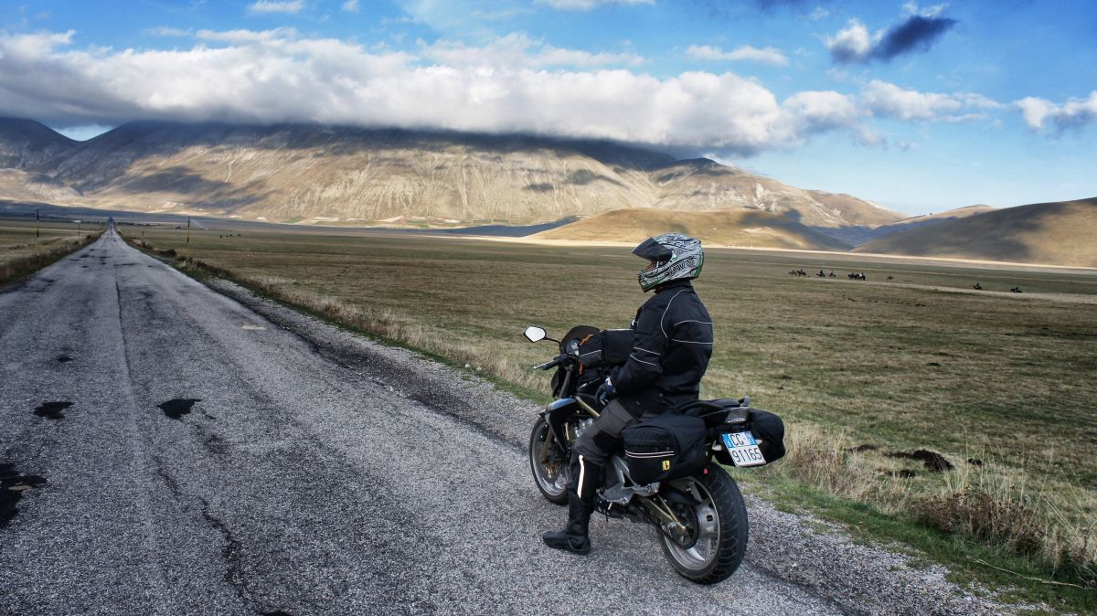(SP477) Pian Grande di Castelluccio di Norcia – Strada Panoramica percorso moto – Foto 1