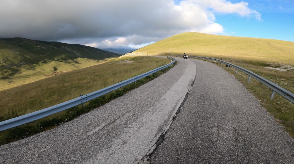 (SS17Bis) Assergi - Campo Imperatore – Strada Panoramica percorso moto – Foto 8