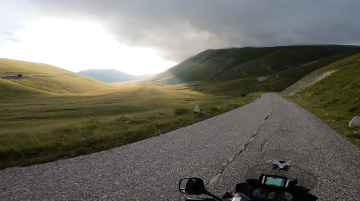 (SS17Bis) Assergi - Campo Imperatore – Strada Panoramica percorso moto – Foto 9
