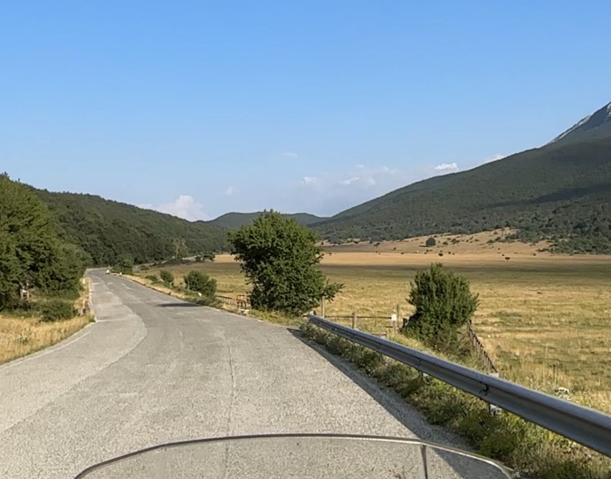 (SP11) Prati del Sirente – Strada Panoramica percorso moto – Foto 2