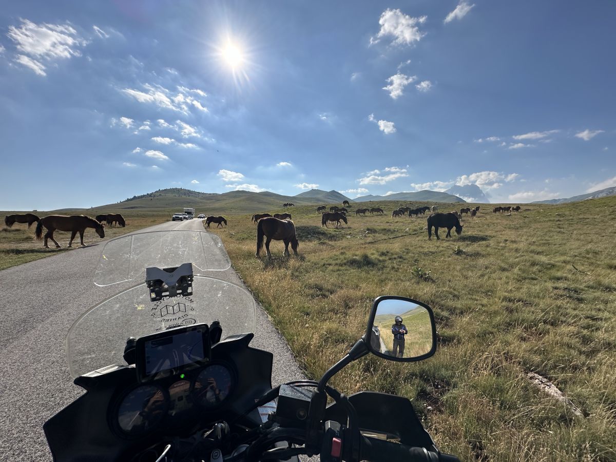 (SS17) Campo Imperatore - Fonte Vetica – Strada Panoramica percorso moto – Foto 4